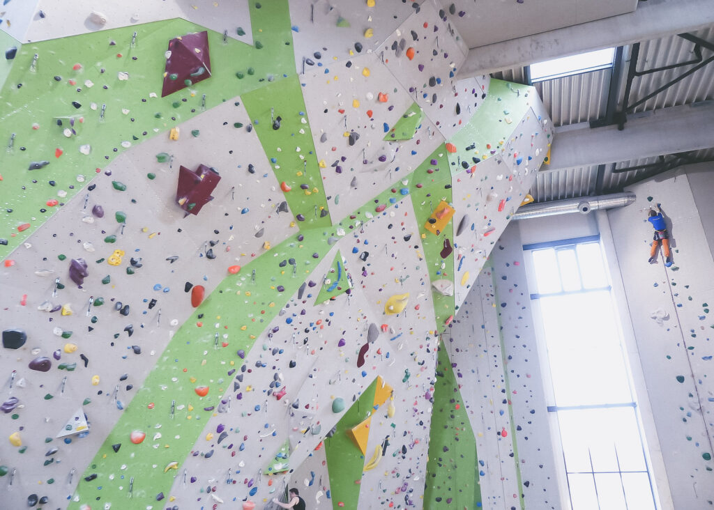 Contrôle et maintenance d'un mur d'escalade